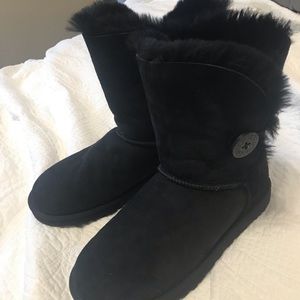 Women’s size 8 bailey button black ugg boots